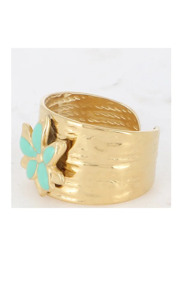 Bague Little Magnolia – Acier inoxydable doré & fleur vert glacé