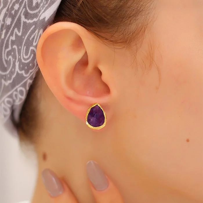 Boucles d’oreilles – Laiton plaqué or & améthyste