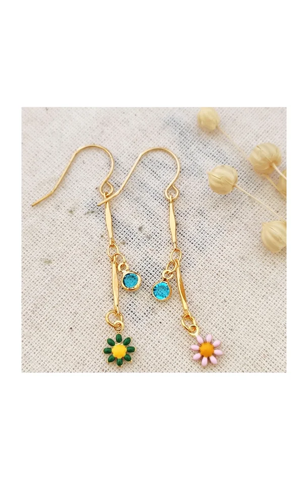 Boucles d’oreilles fleurs – Laiton plaqué or & pierres multicolores