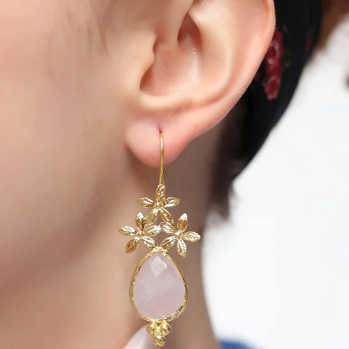Boucles d’oreilles pendantes – quartz rose