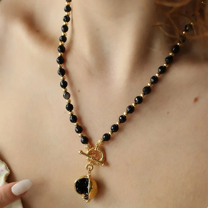 Collier – Laiton plaqué or & onyx