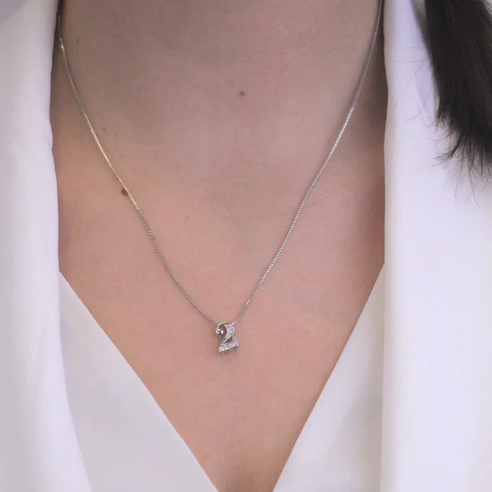 Collier Number 2 – Cristal blanc – Laiton plaqué rhodium – Argenté