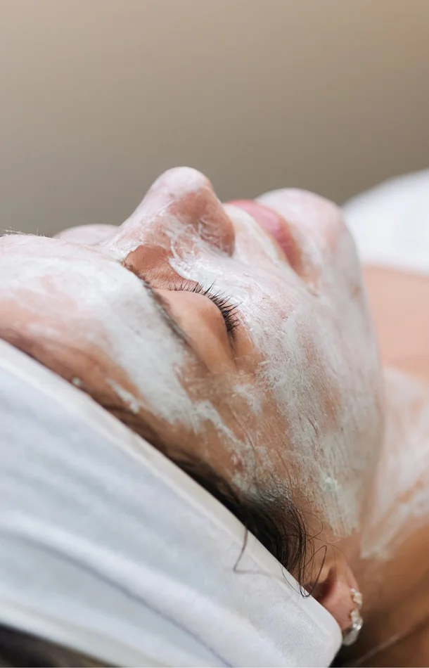 Massage aux huiles essentielles & soin du visage – 1h30