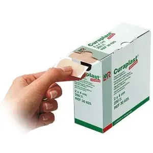 Pansements pour prise de sang ou injections Curaplast Sensitive – Boîte distributrice de 250